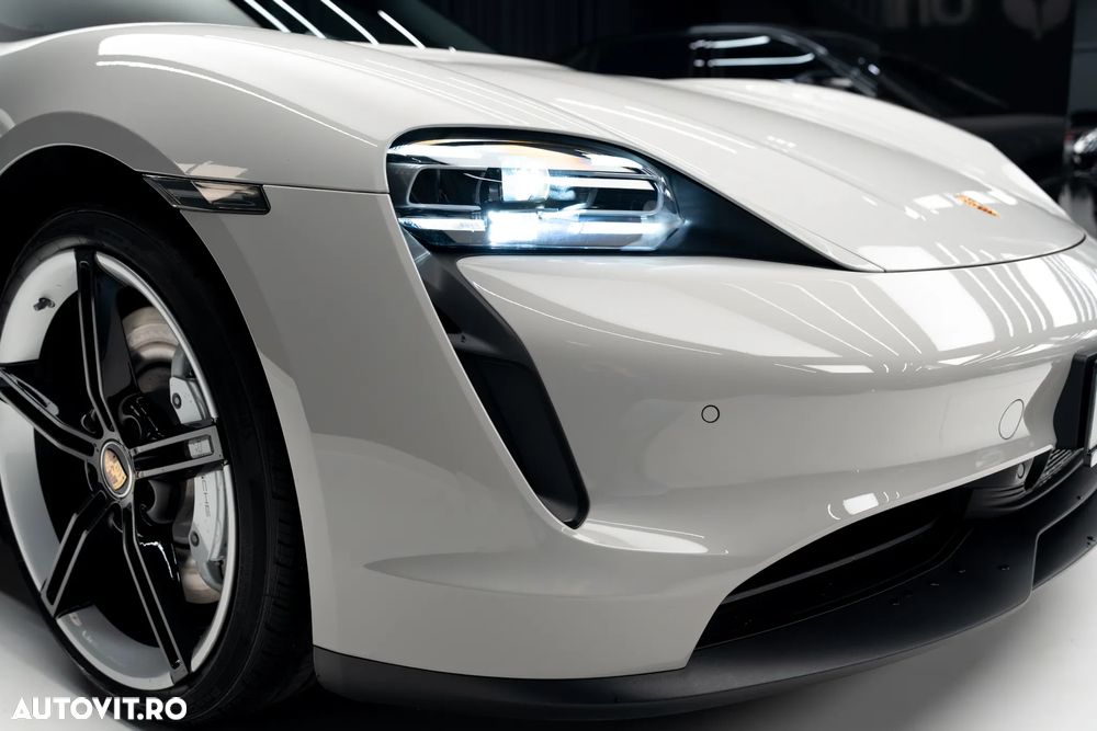 Porsche Taycan Standard - 11