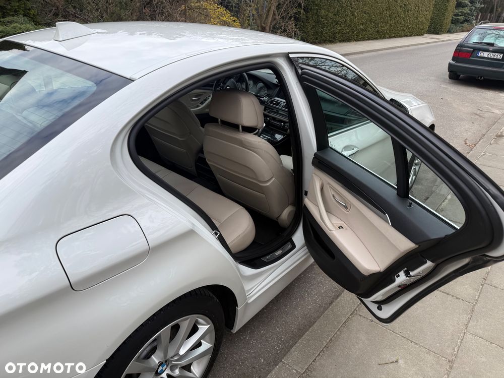BMW Seria 5 525d xDrive Luxury Line - 9