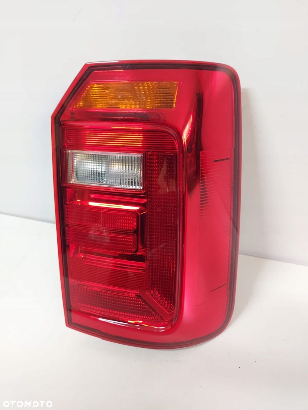 VW CADDY III 2K5 LAMPA TYŁ PRAWA - 1