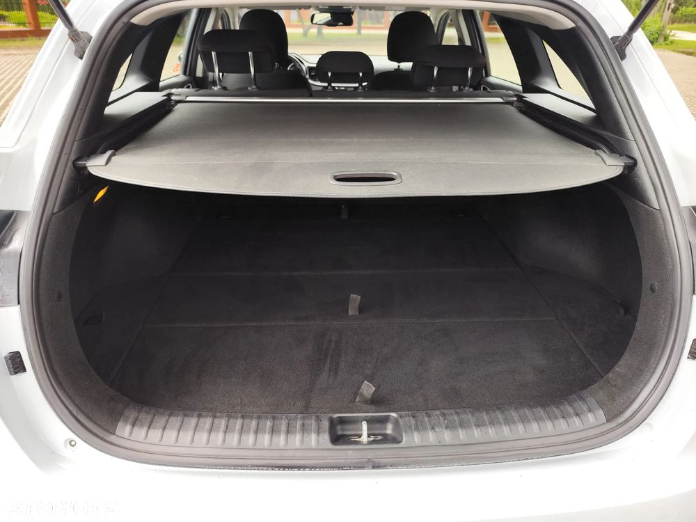 Kia Ceed 1.6 CRDi mHEV M DCT - 17