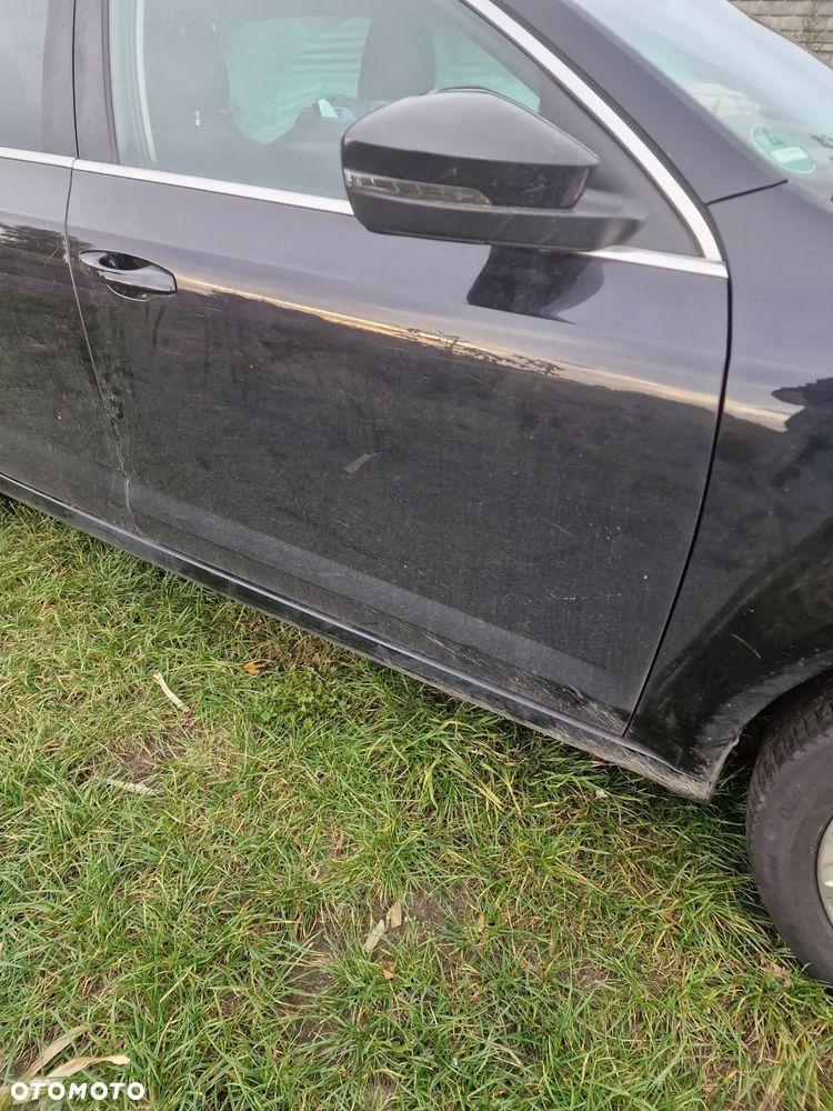 Drzwi prawy przód skoda octavia III w kolorze LF9R - 1