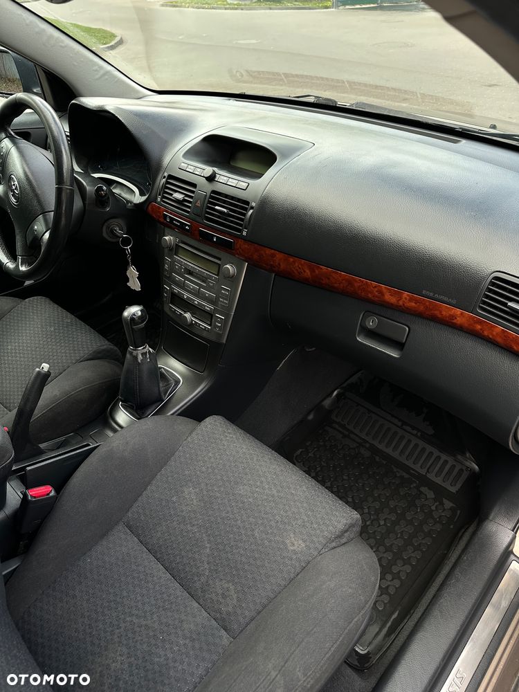 Toyota Avensis 2.0 VVT-i Sol - 12