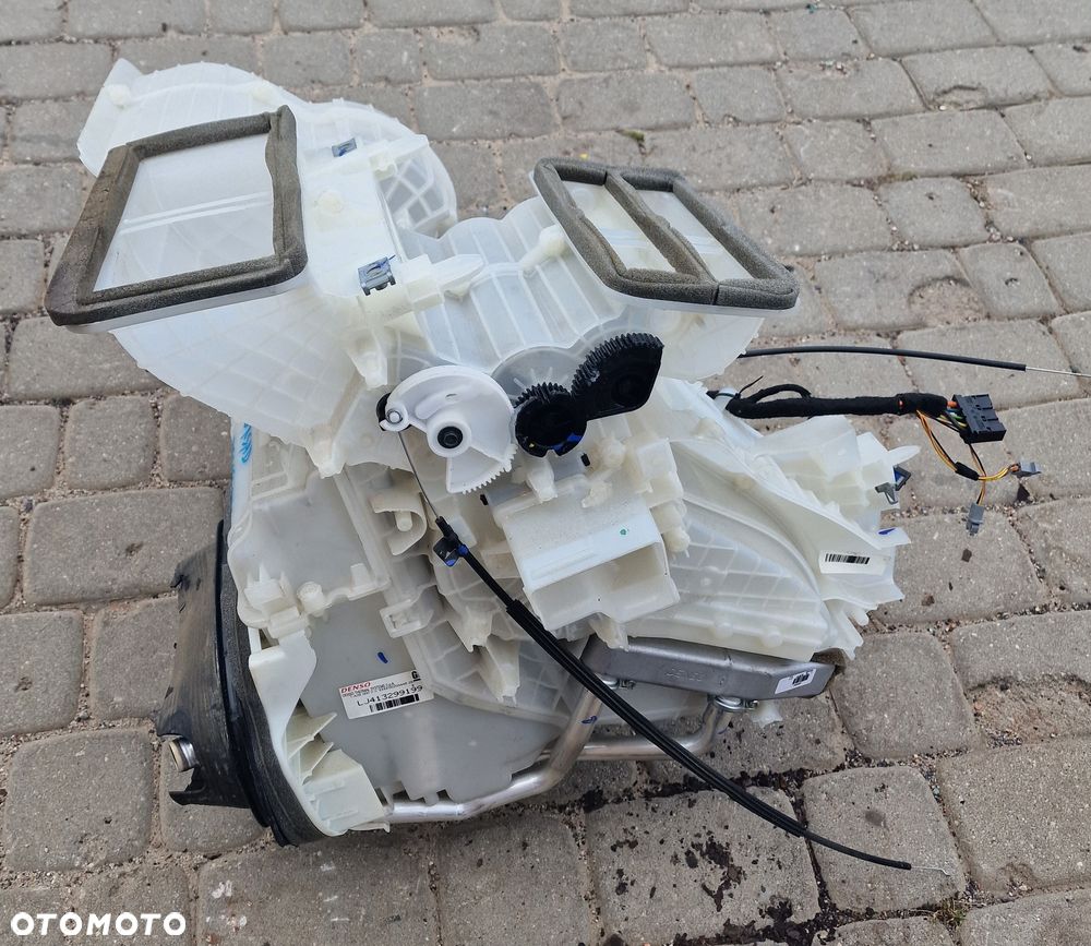 NAGRZEWNICA LJ413299199 OPEL CORSA D - 4