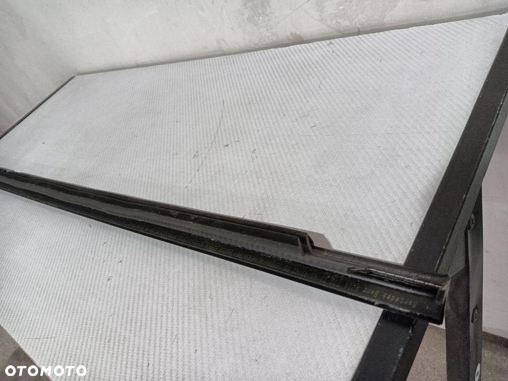 LISTWA ZGARNIAJĄCA DRZWI TYŁ TYLNA LEWA MERCEDES C KLASA W206 A2067304100 - 5