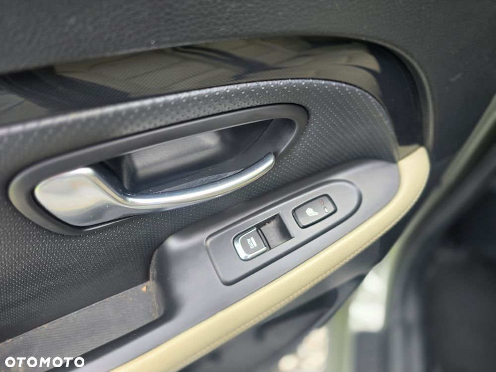 Kia Carens 1.7 CRDi 136 Fifa World Cup Edition - 17
