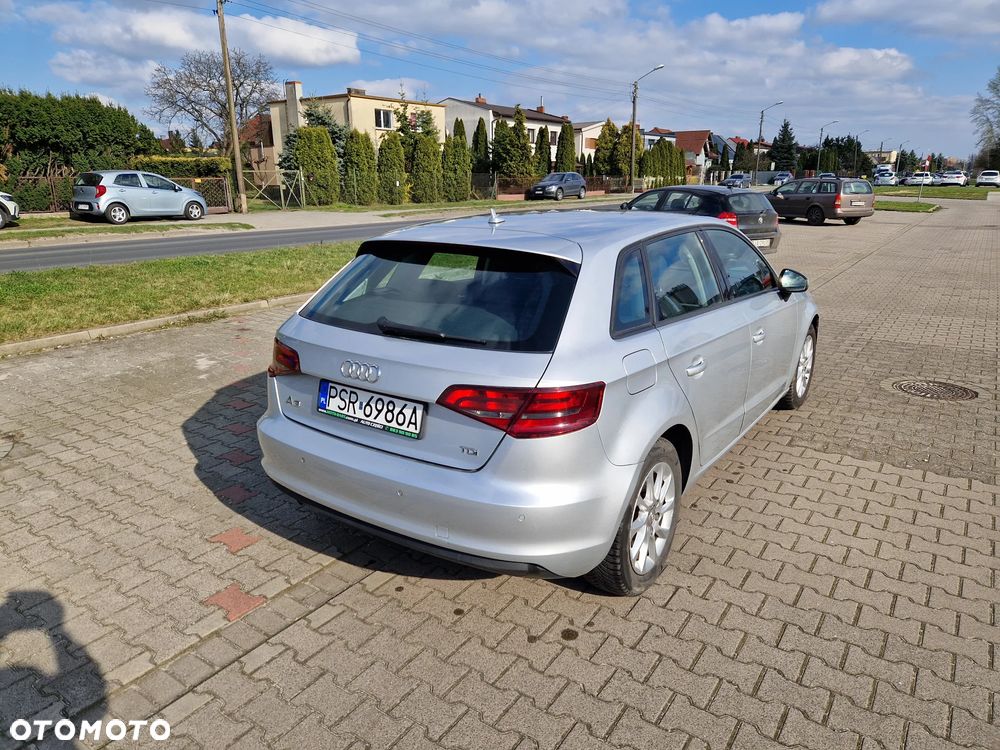 Audi A3 Sportback 1.6 TDI DPF Attraction - 4