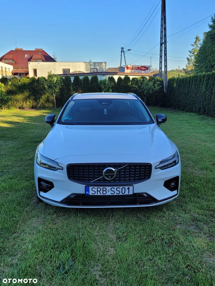 Volvo V60 B4 B R-Design - 2