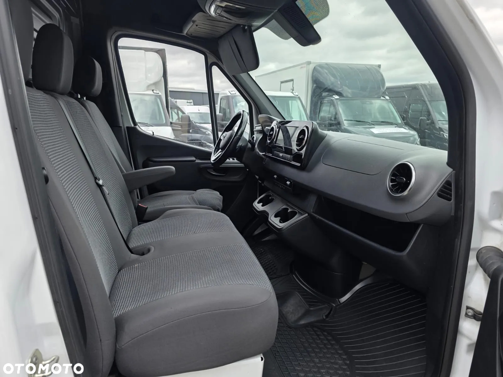 Mercedes-Benz 319 Chłodnia Mroźnia Maxi Balszak Krajowy Automat Silnik 3l 190 KM + 230V - 9
