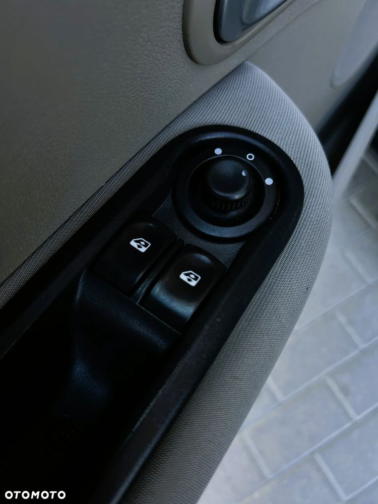 Renault Clio - 32
