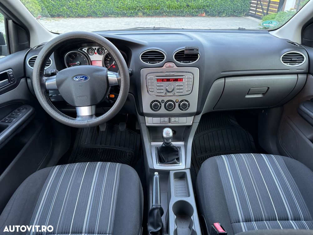 Ford Focus 1.6i Titanium - 2