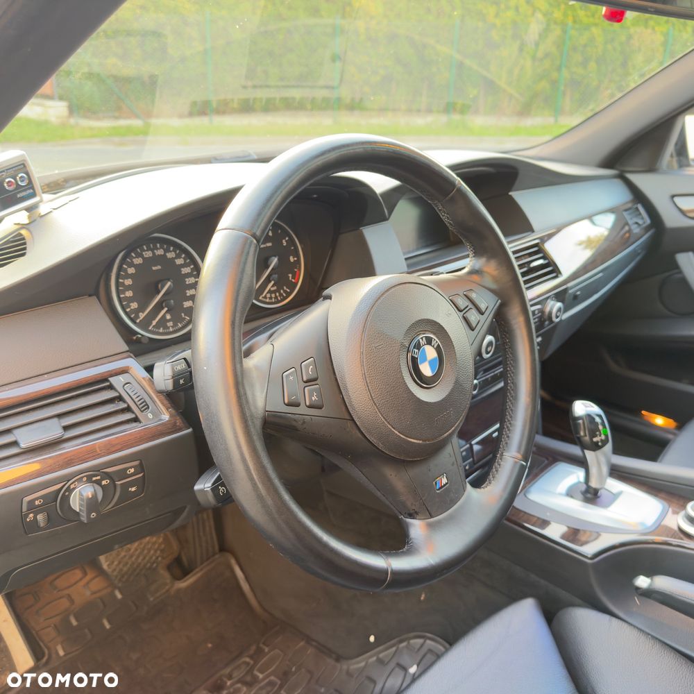 BMW Seria 5 550i Sport-Aut - 7