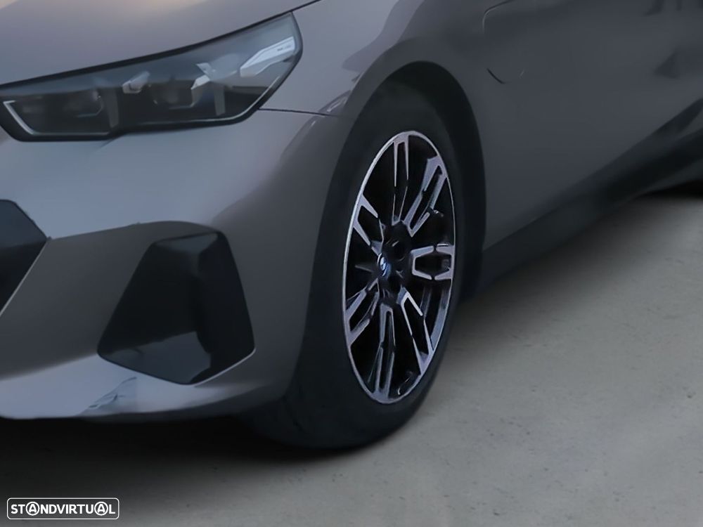 BMW 530 e Pack Desportivo M - 4