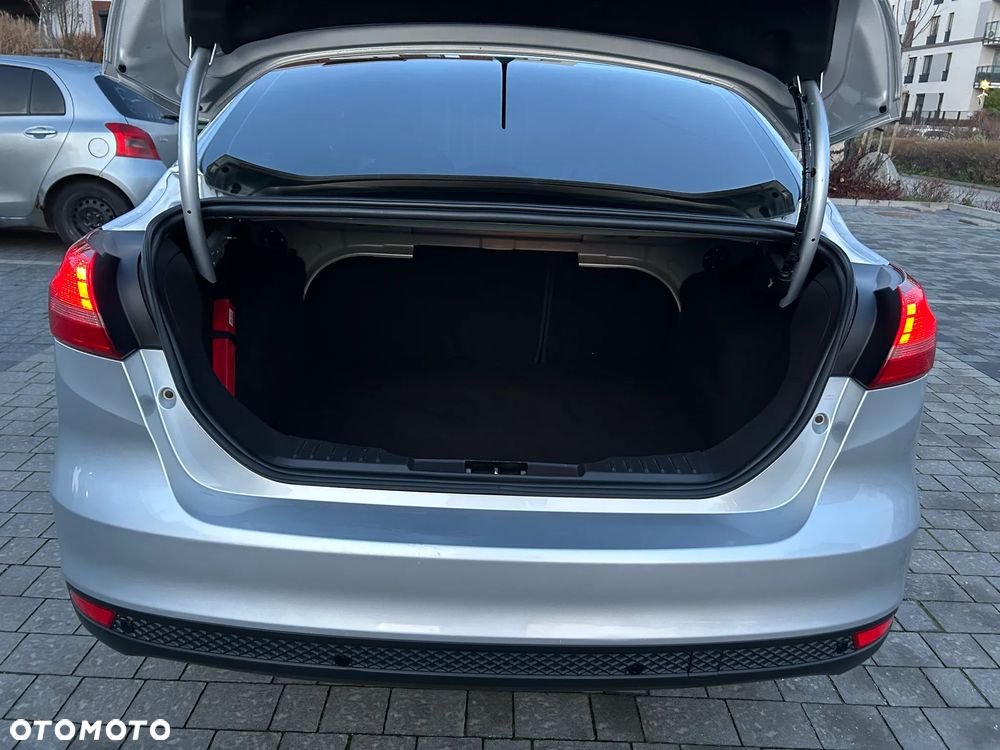 Ford Focus 1.6 Trend - 12