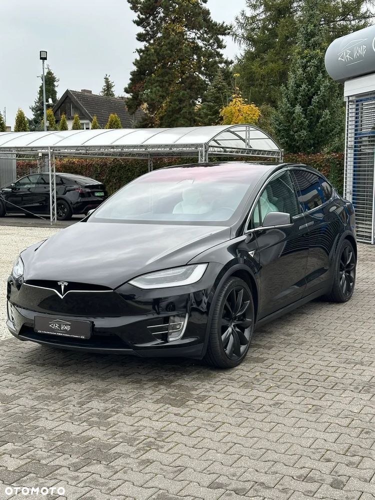 Tesla Model X - 9