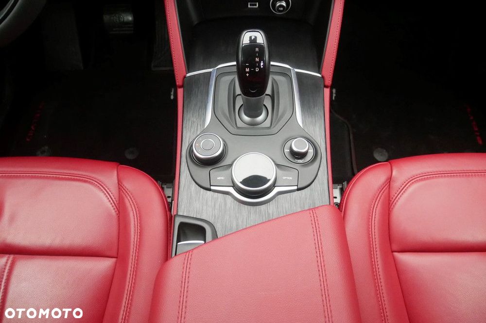 Alfa Romeo Stelvio 2.0 Turbo B-Tech Edition Q4 - 11