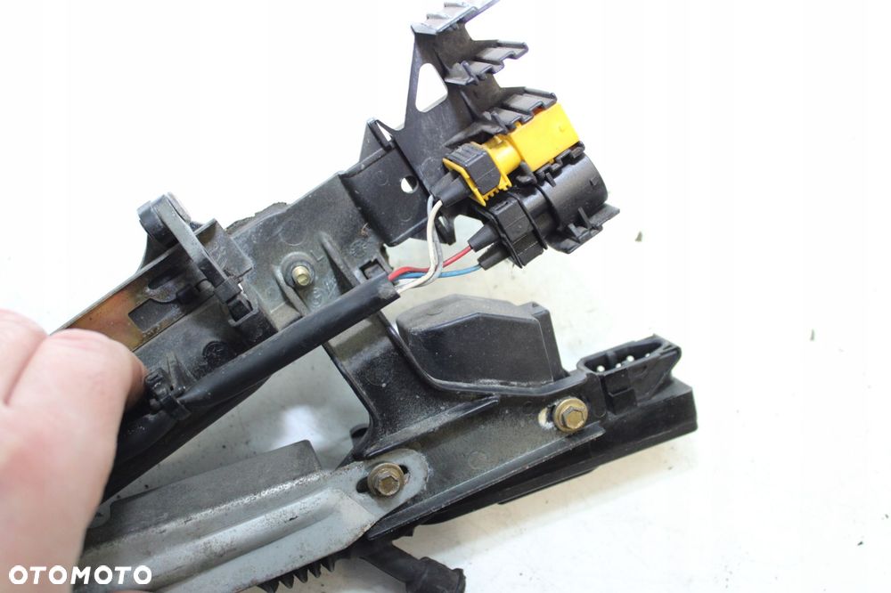 BMW E34 E32 KLAMKA ZEWNĘTRZNA LEWA PRZÓD WKŁADKA SIŁOWNIK ORYG - 3
