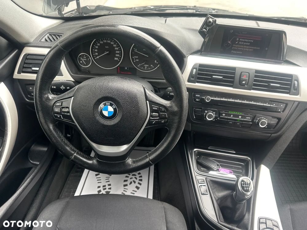 BMW Seria 3 318d - 19