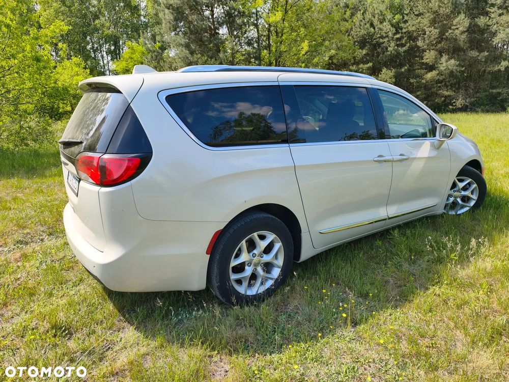 Chrysler Pacifica - 14