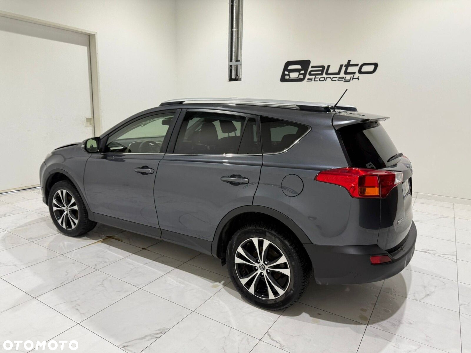 Toyota RAV4 - 6