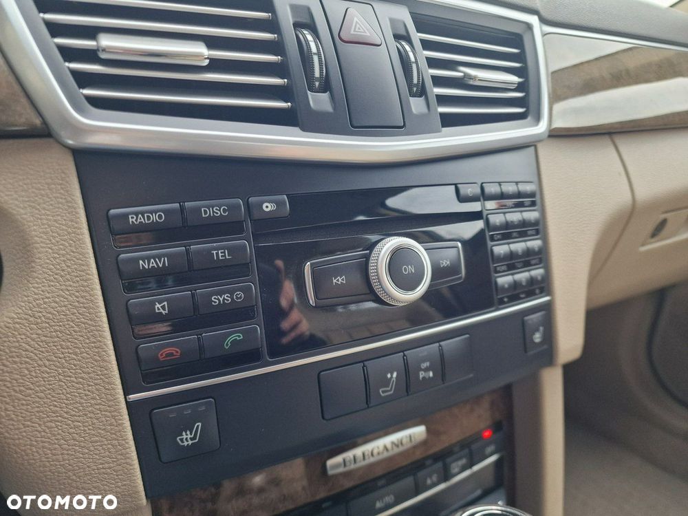 Mercedes-Benz Klasa E 250 BlueEFFICIENCY 7G-TRONIC Elegance - 30