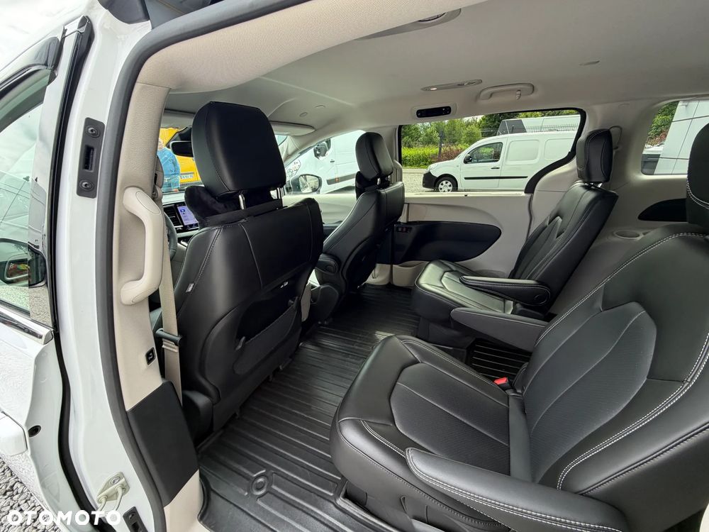Chrysler Pacifica - 19