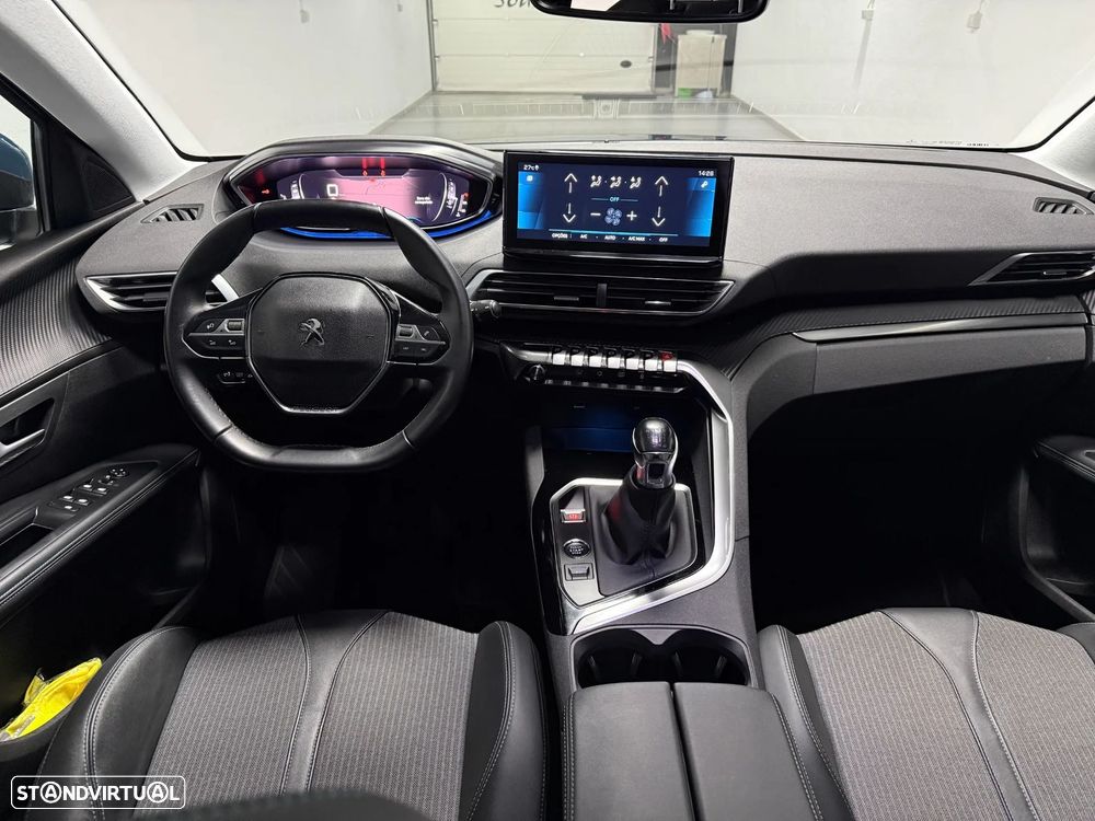 Peugeot 5008 1.2 PureTech Allure — fotografia 29