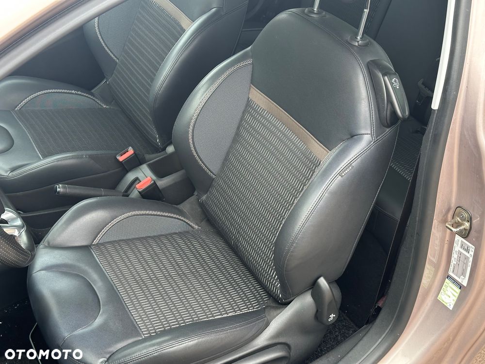 Peugeot 208 95 VTI Allure - 17