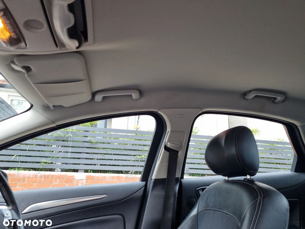 Ford Mondeo - 25