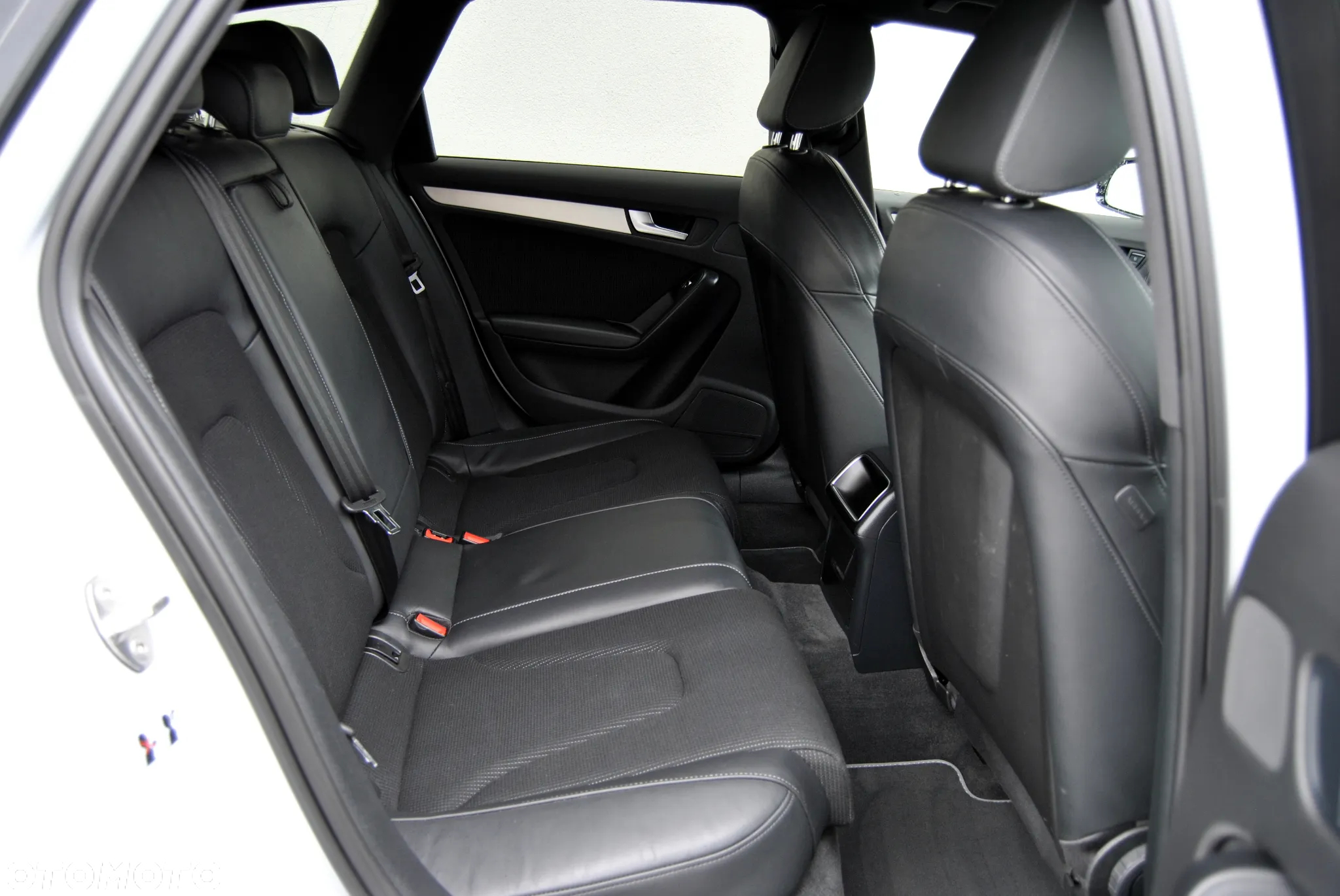 Audi A4 Avant 2.0 TDI DPF clean diesel quattro S line Sportpaket - 22