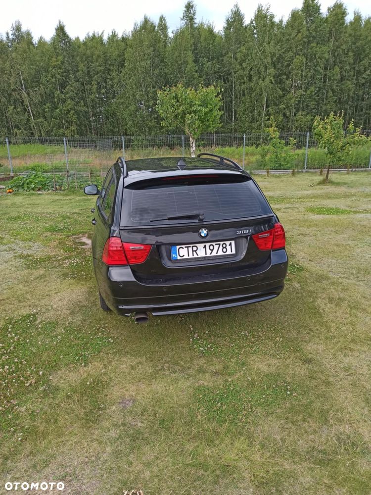 BMW Seria 3 318i Touring - 10