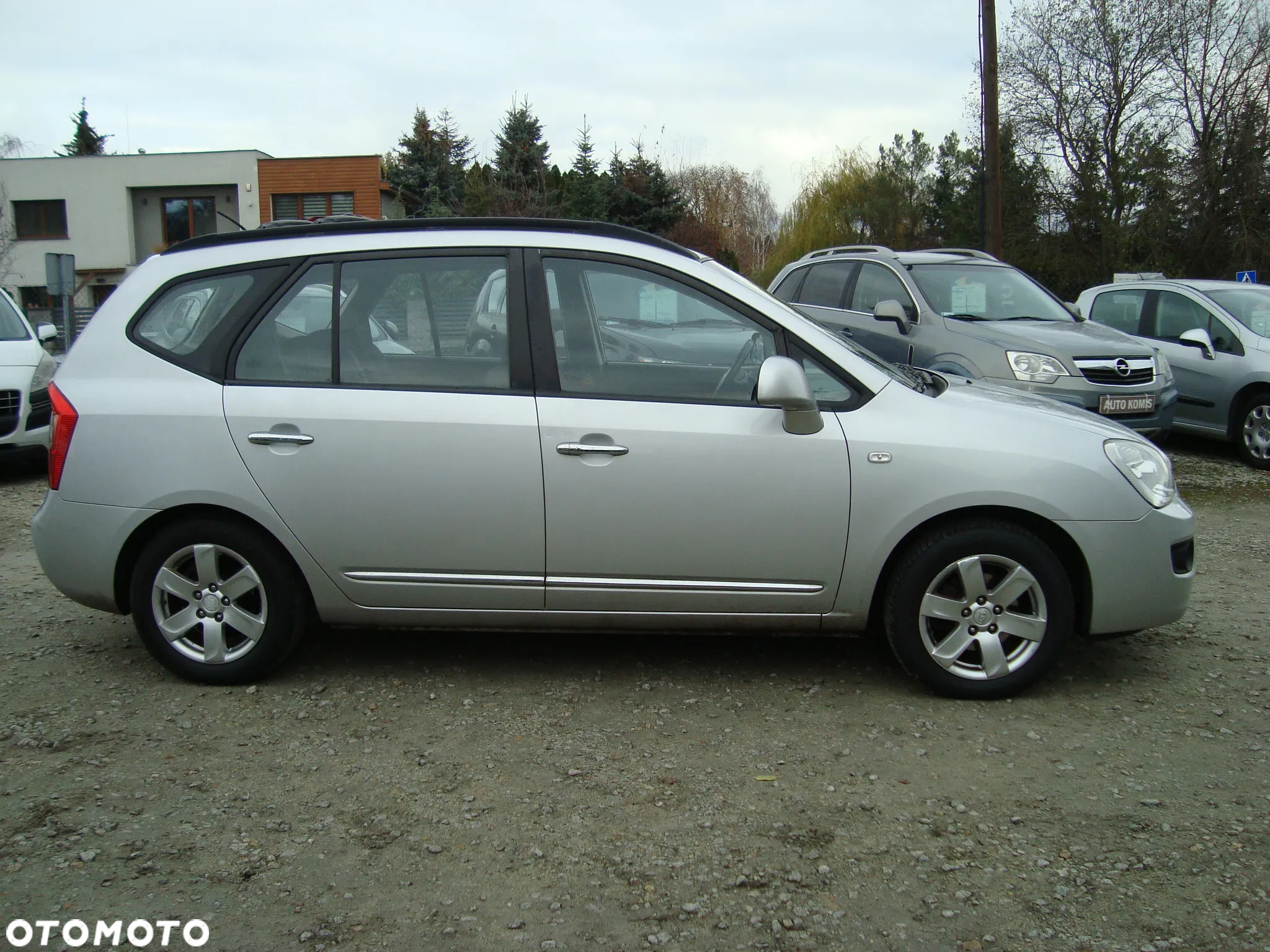 Kia Carens - 5