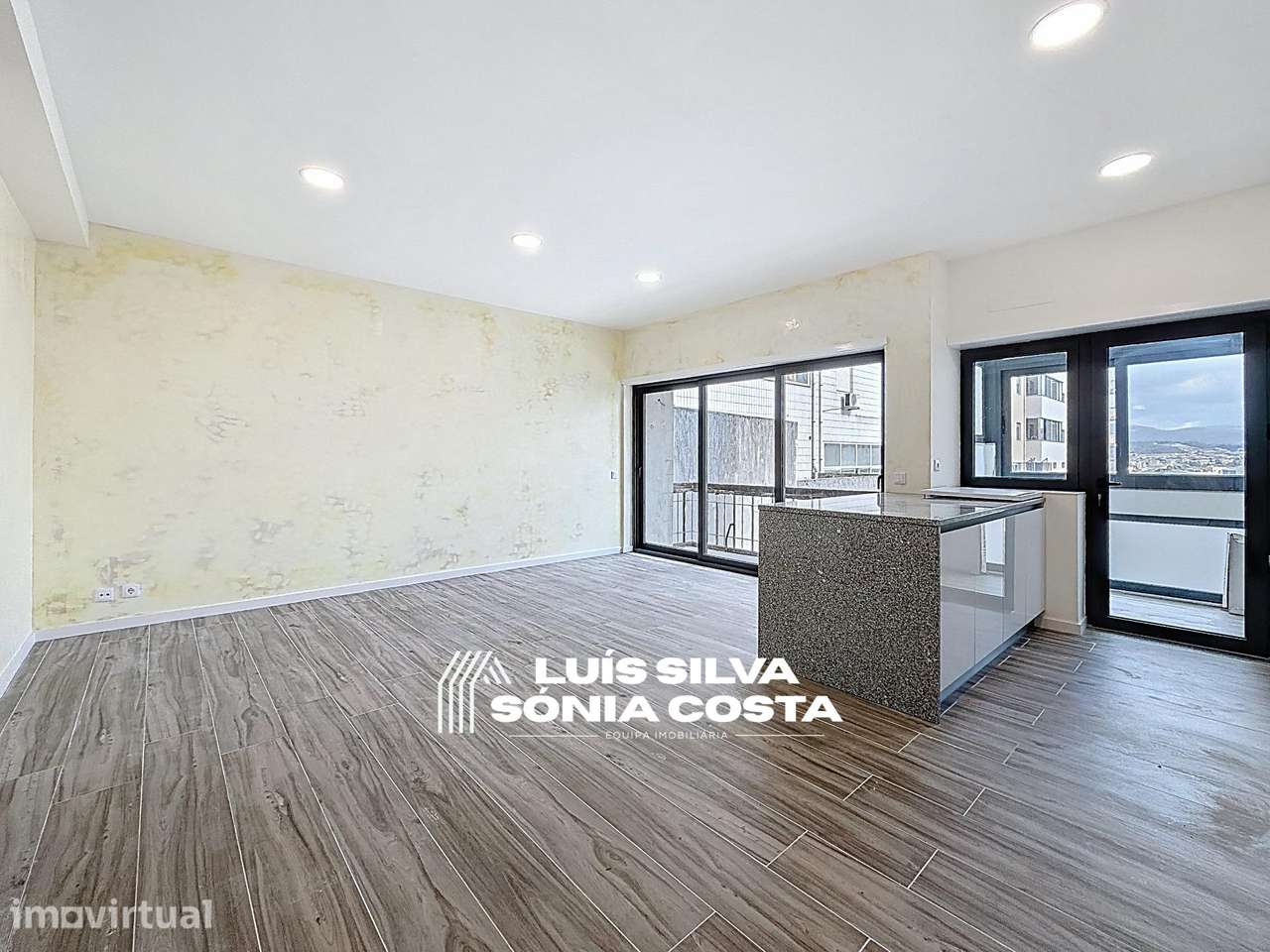 Apartamento T4 Totalmente Remodelado com 2 Varandas e Elevador –... - Grande imagem: 2/33