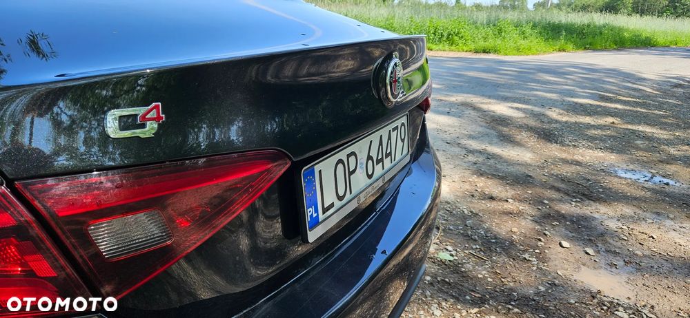 Alfa Romeo Giulia 2.0 Turbo 16V AT8-Q4 Ti - 12