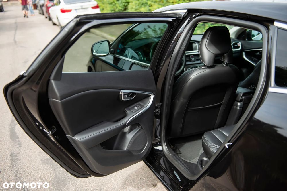 Volvo V40 D2 Summum - 19