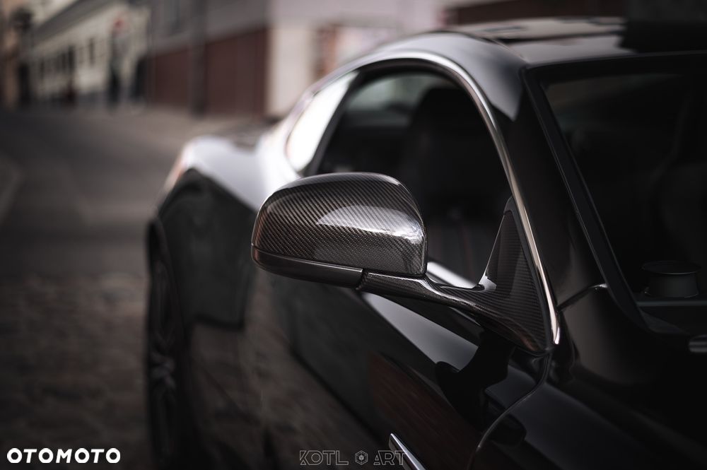 Aston Martin DB9 - 12
