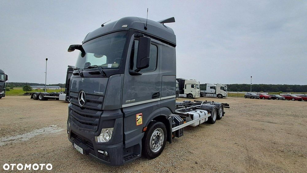 Mercedes-Benz Actros - 3
