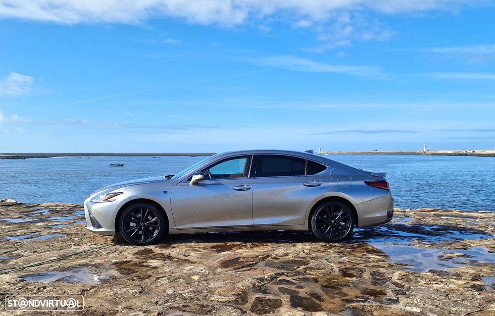 Lexus ES 300h Sport - 8