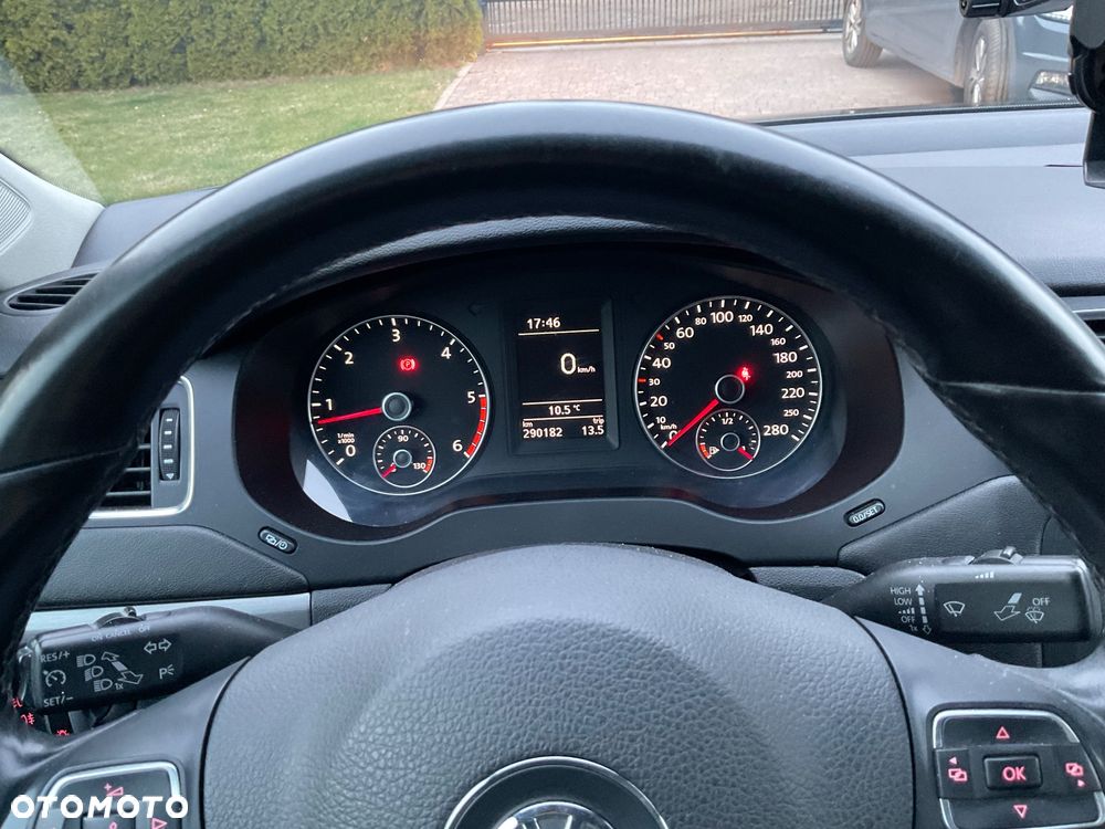 Volkswagen Jetta 1.6 TDI Highline - 17