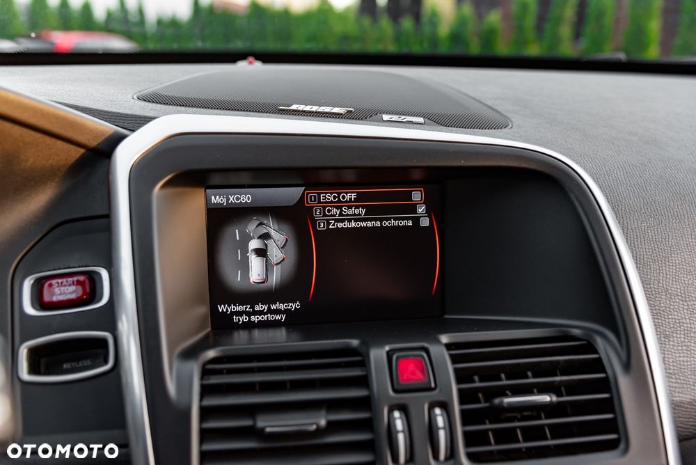 Volvo XC 60 T6 AWD R-Design - 38