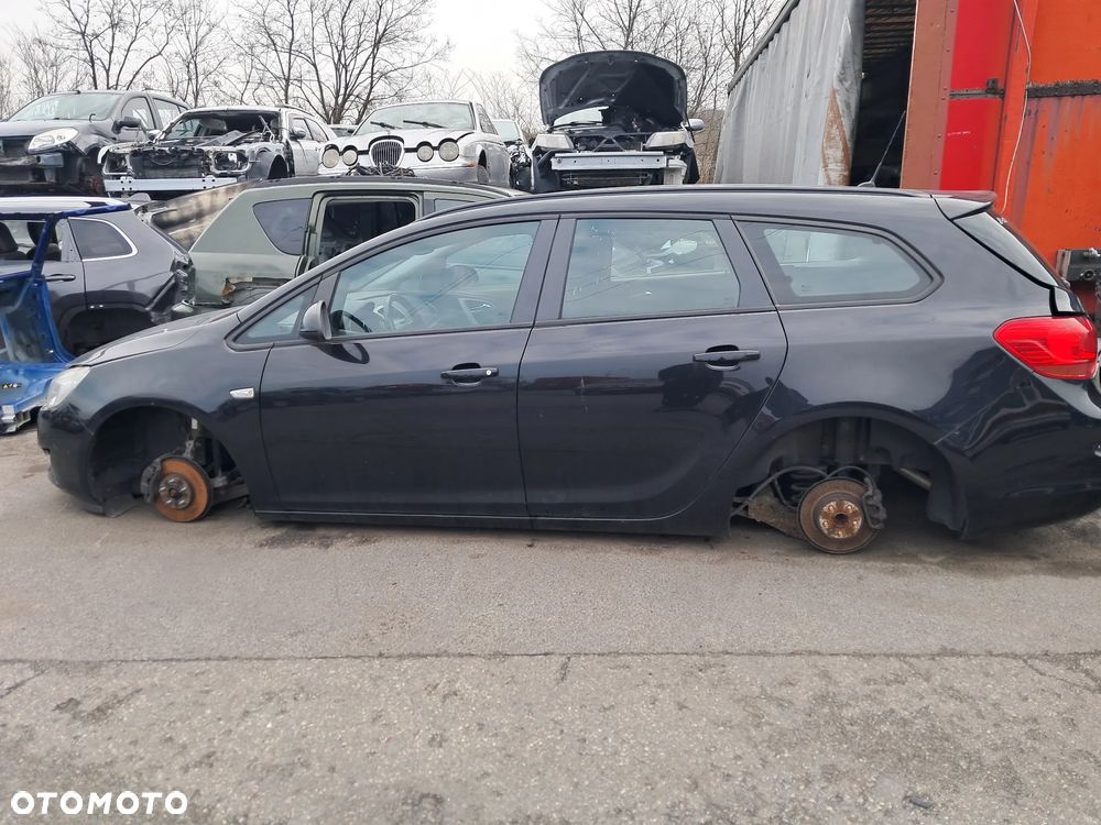 Opel Astra J Kombi Z20R A13DTE części karoseryjne, silnikowe, wnętrza - 3