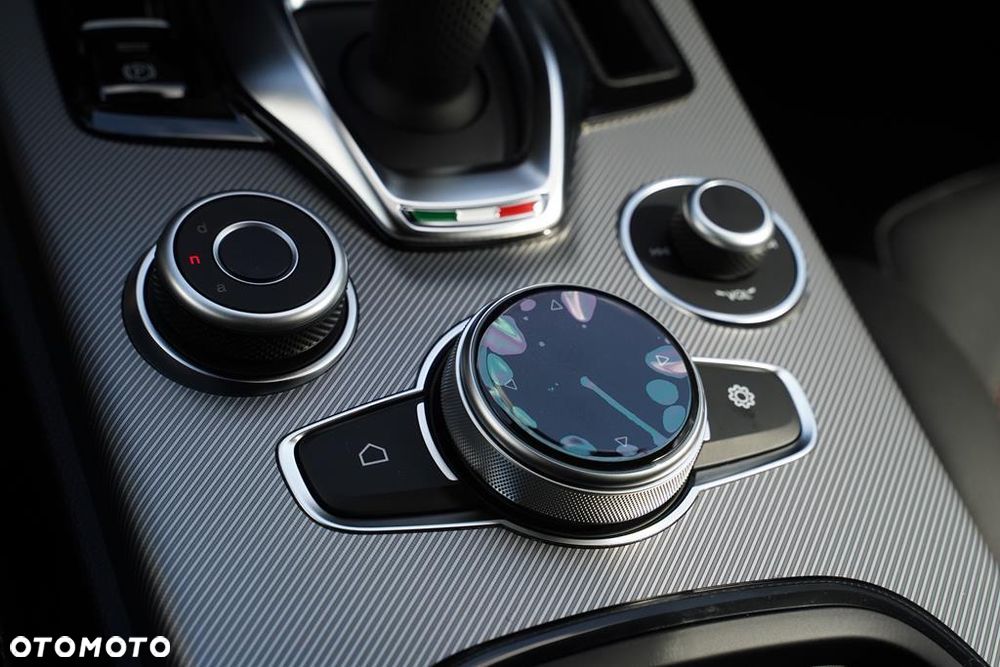Alfa Romeo Stelvio 2.0 Turbo Intensa Q4 - 21