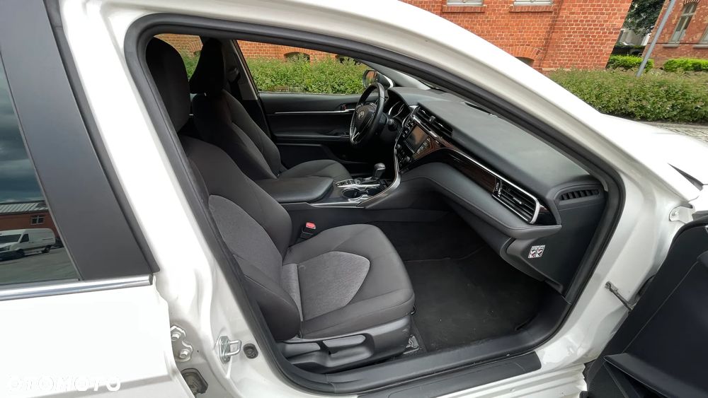 Toyota Camry 2.5 Hybrid Comfort CVT - 27