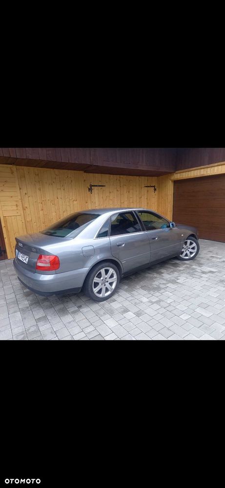 Audi A4 Limousine - 1
