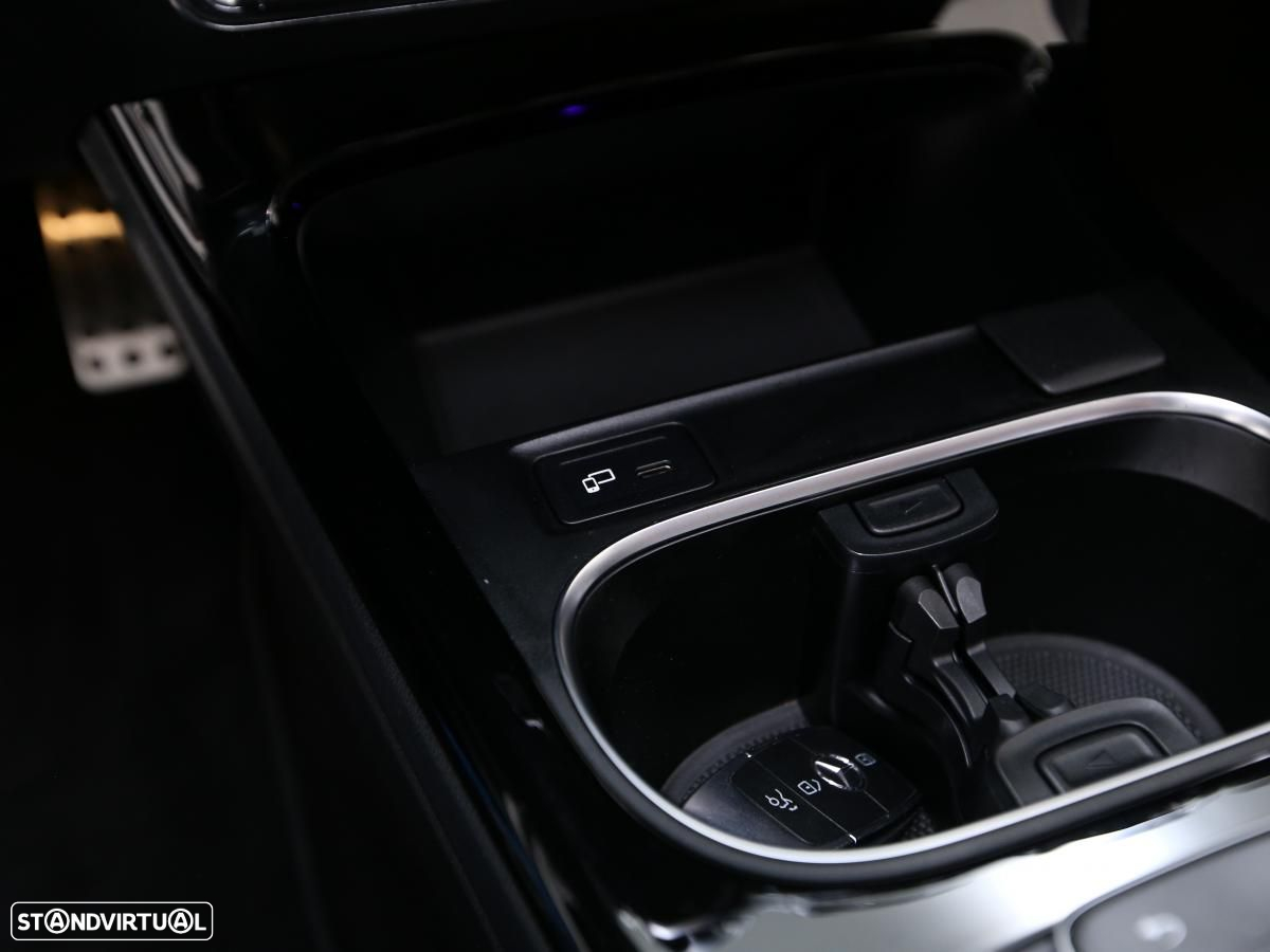 Mercedes-Benz A 250 Limousine e AMG Line - 33