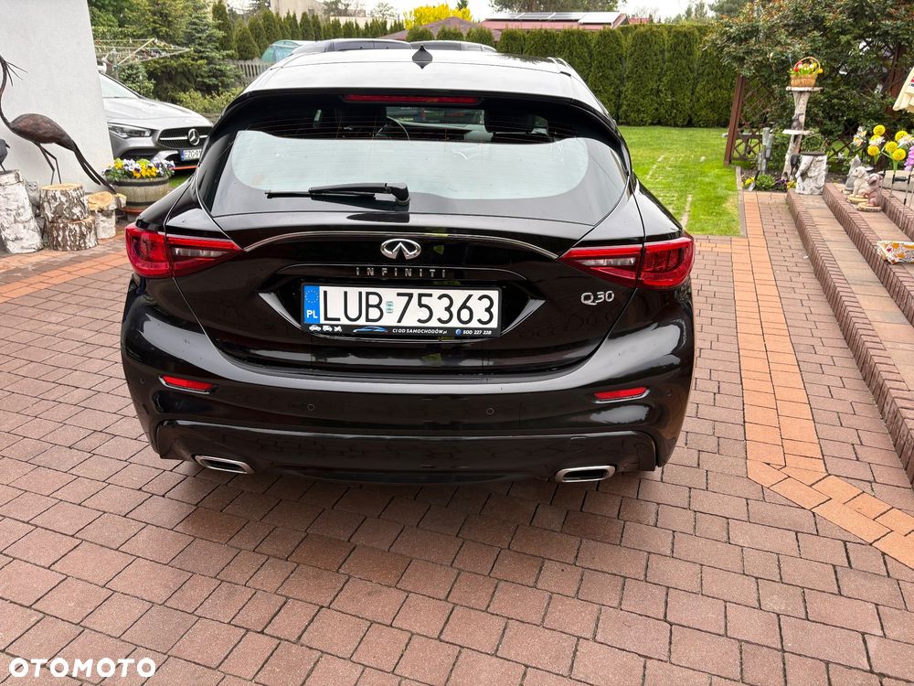 Infiniti Q30 1.5d Premium City Black - 40