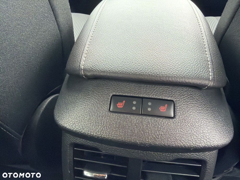 Ford Mondeo - 38