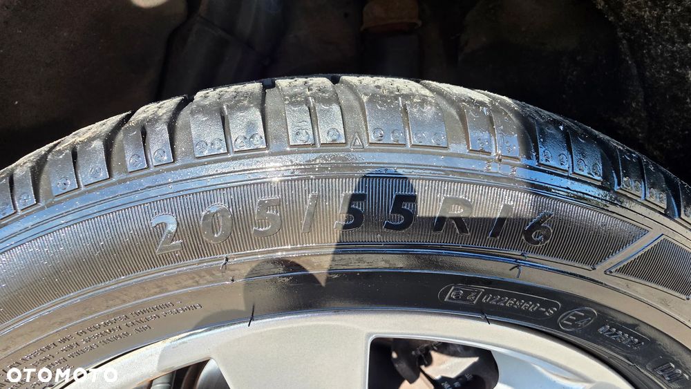 Kia Carens 1.6 GDI S 7os - 30