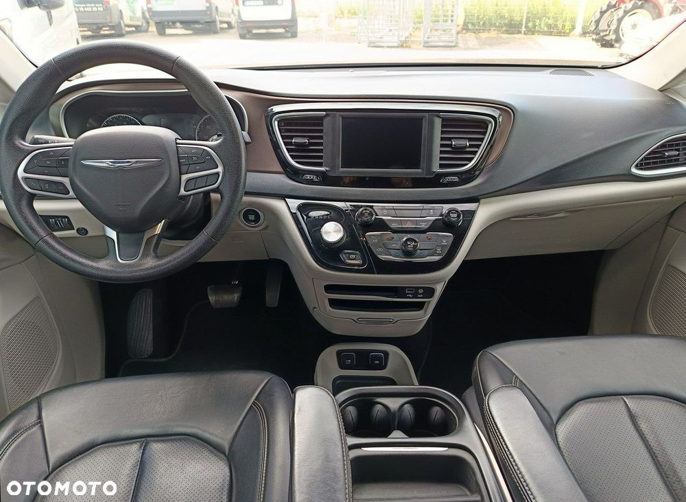 Chrysler Pacifica - 14
