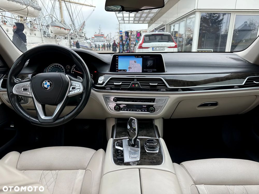 BMW Seria 7 740Li - 18