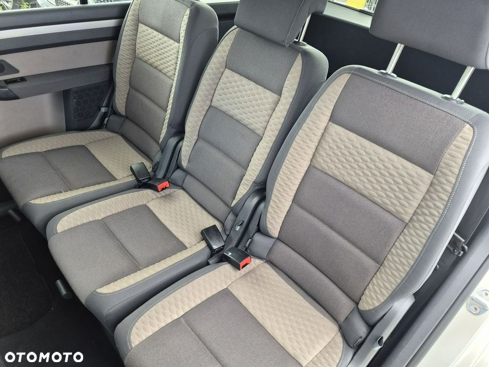 Volkswagen Touran - 23